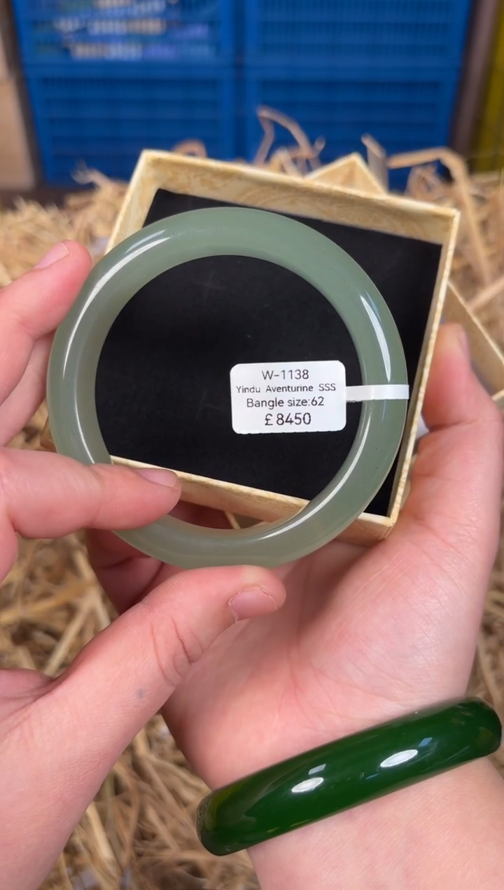 未镶嵌手镯石英质玉W1138