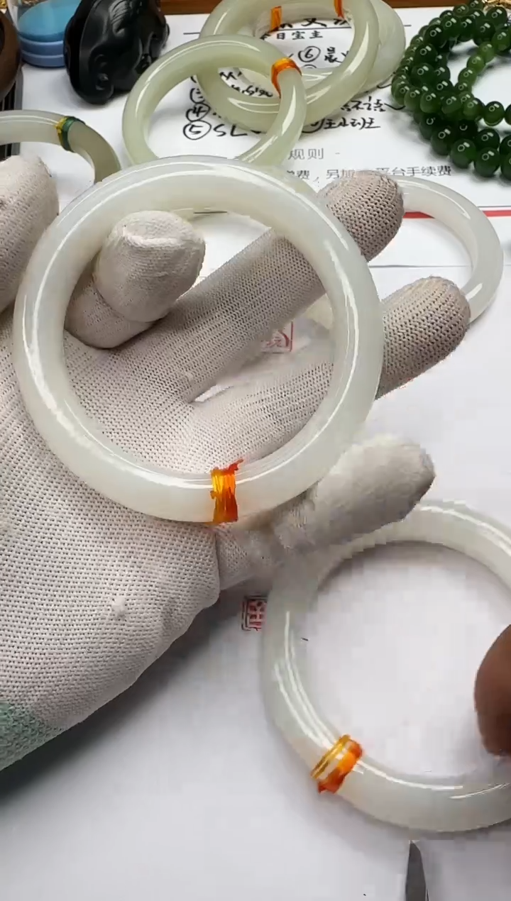 【闪购商品】和田玉手镯未镶嵌和田玉 手镯