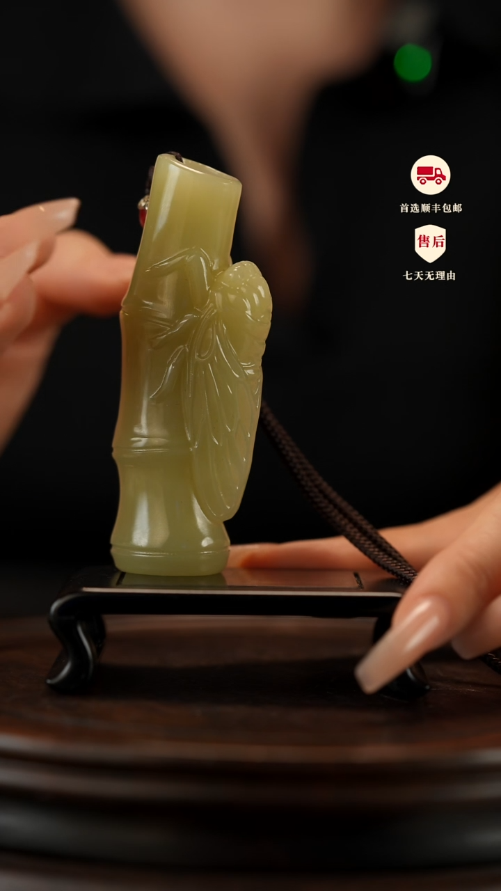 云南石竹叶青雕刻：知足常乐手把件摆件挂件