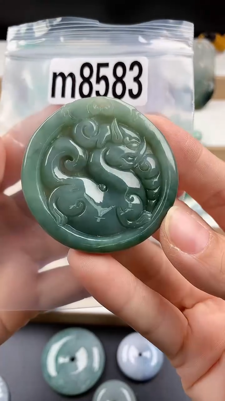 颈饰未镶嵌翡翠天然翡翠吊坠挂件