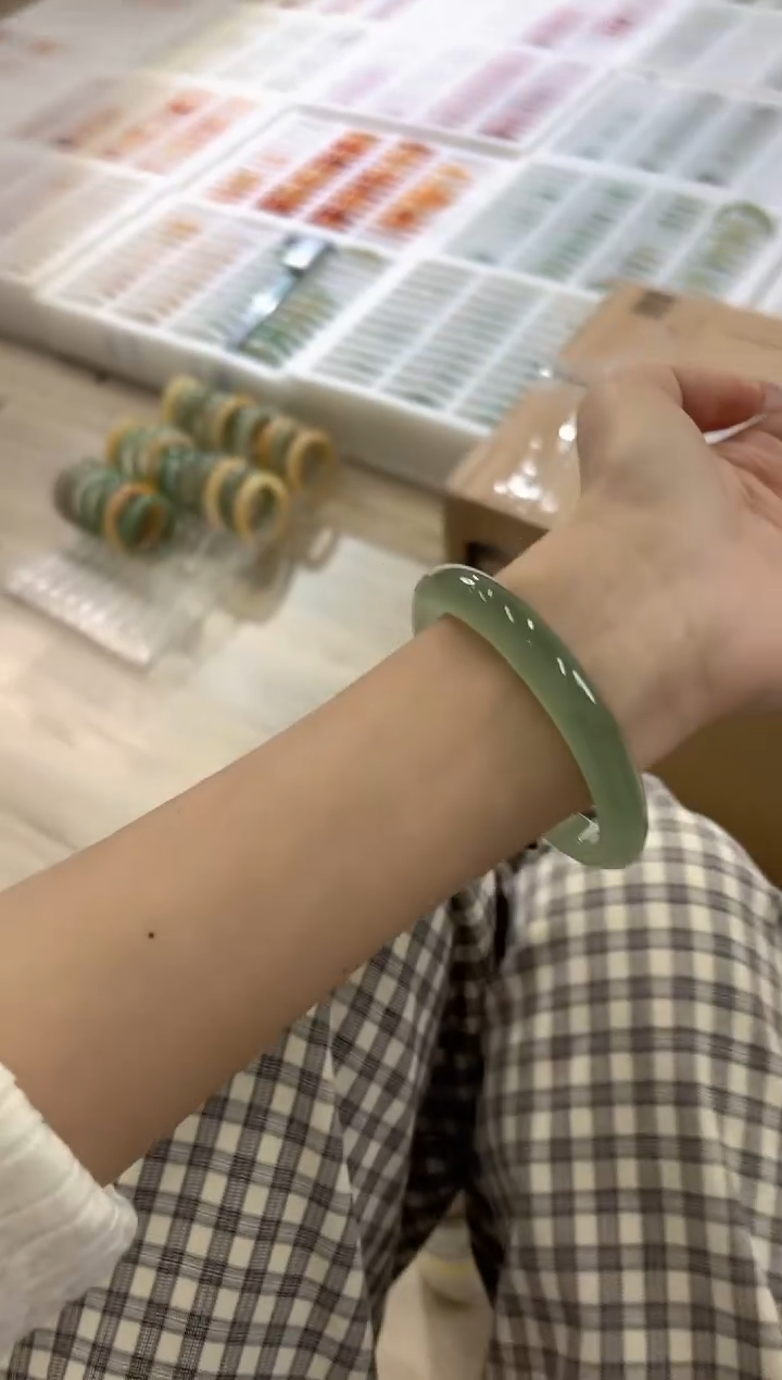 未镶嵌手镯石英质玉107-60D