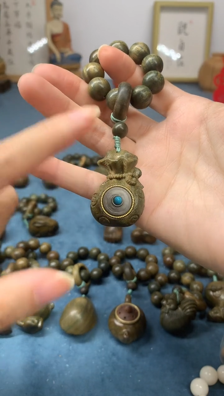 【闪购商品】维腊木（绿檀）把件赚钱袋 盘玩件