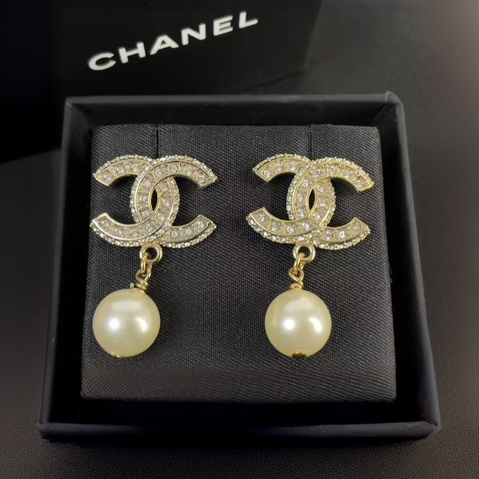 未使用 Chanel/香奈儿 金色双C满钻珍珠吊坠耳环/首饰