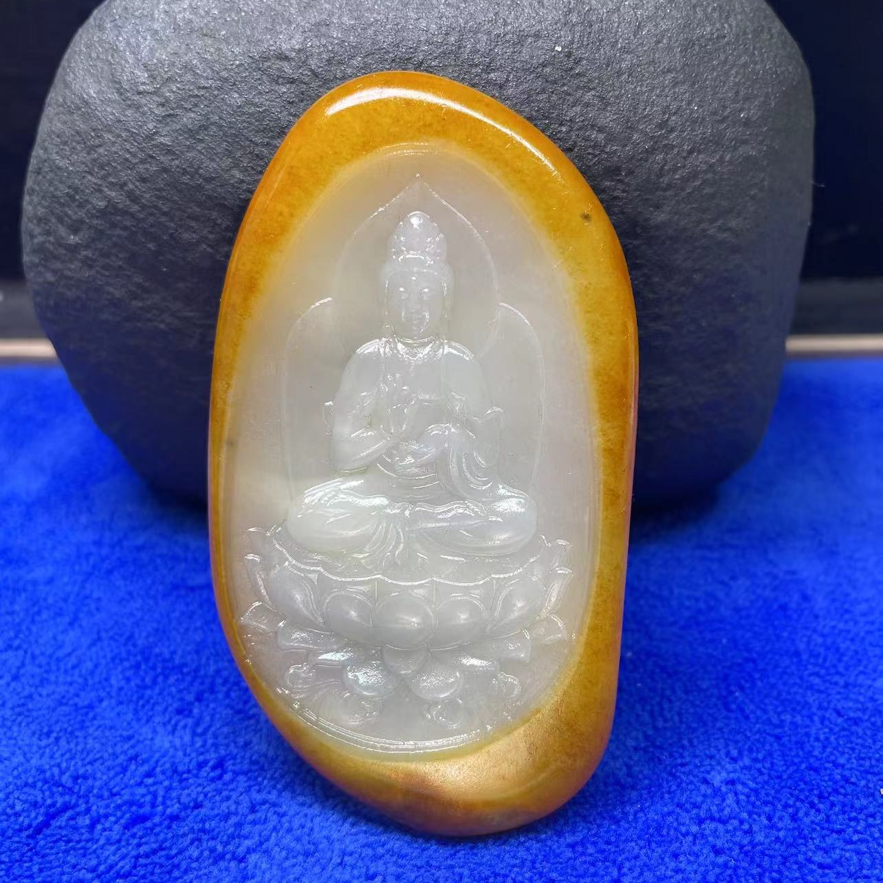 新疆和田玉坐莲观音吊坠108克