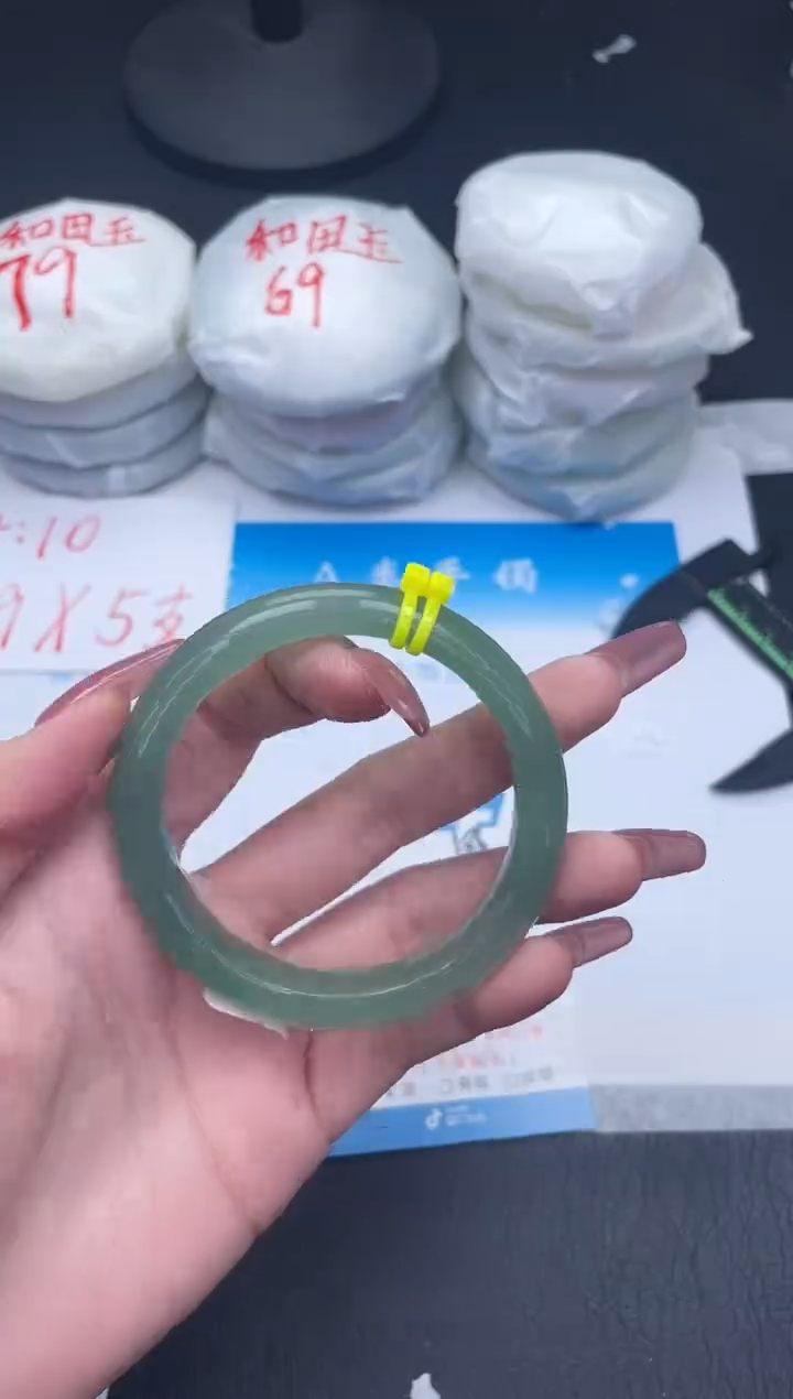 【闪购商品】石英质玉手镯未镶嵌186-54.9