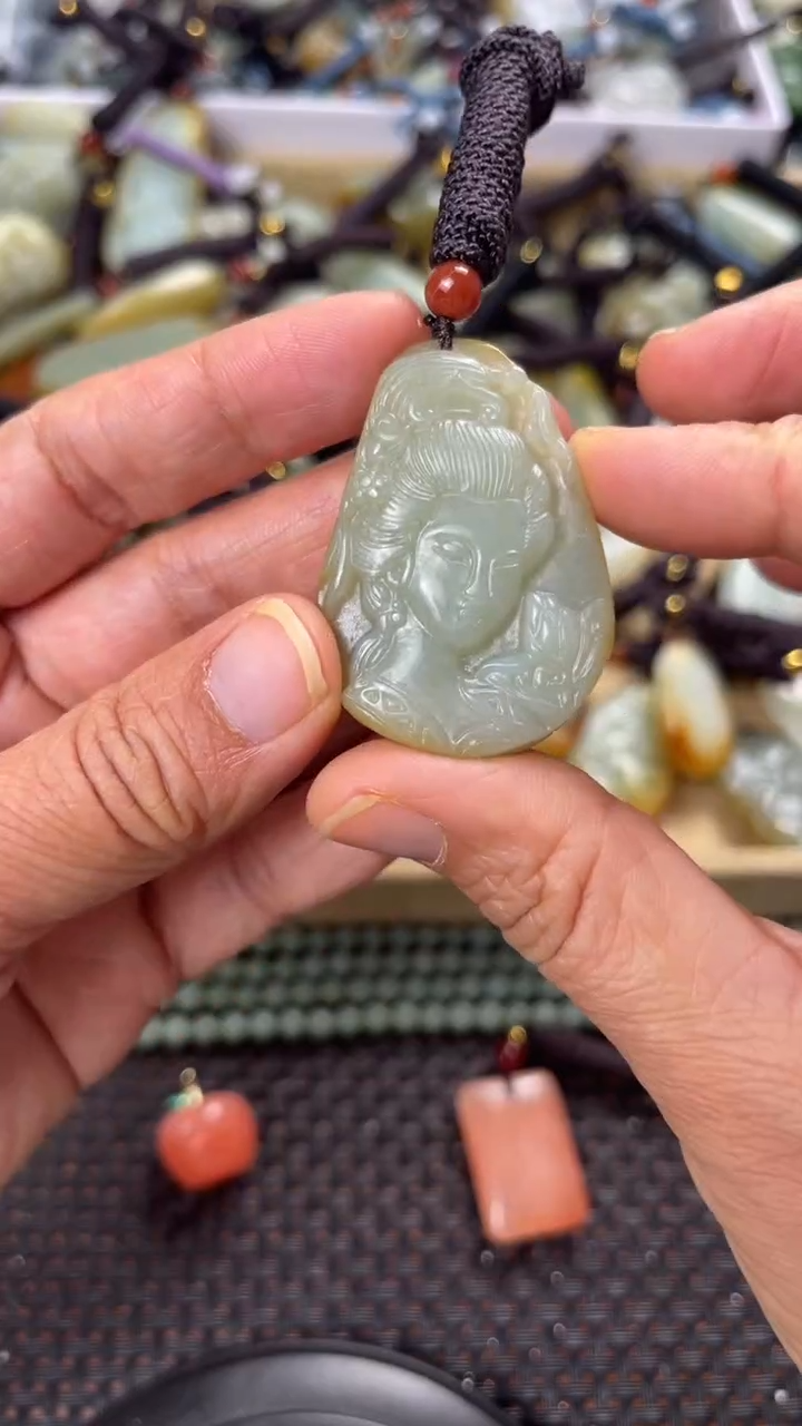 【闪购商品】和田玉颈饰未镶嵌多样性发货没有证书拍一发一有瑕