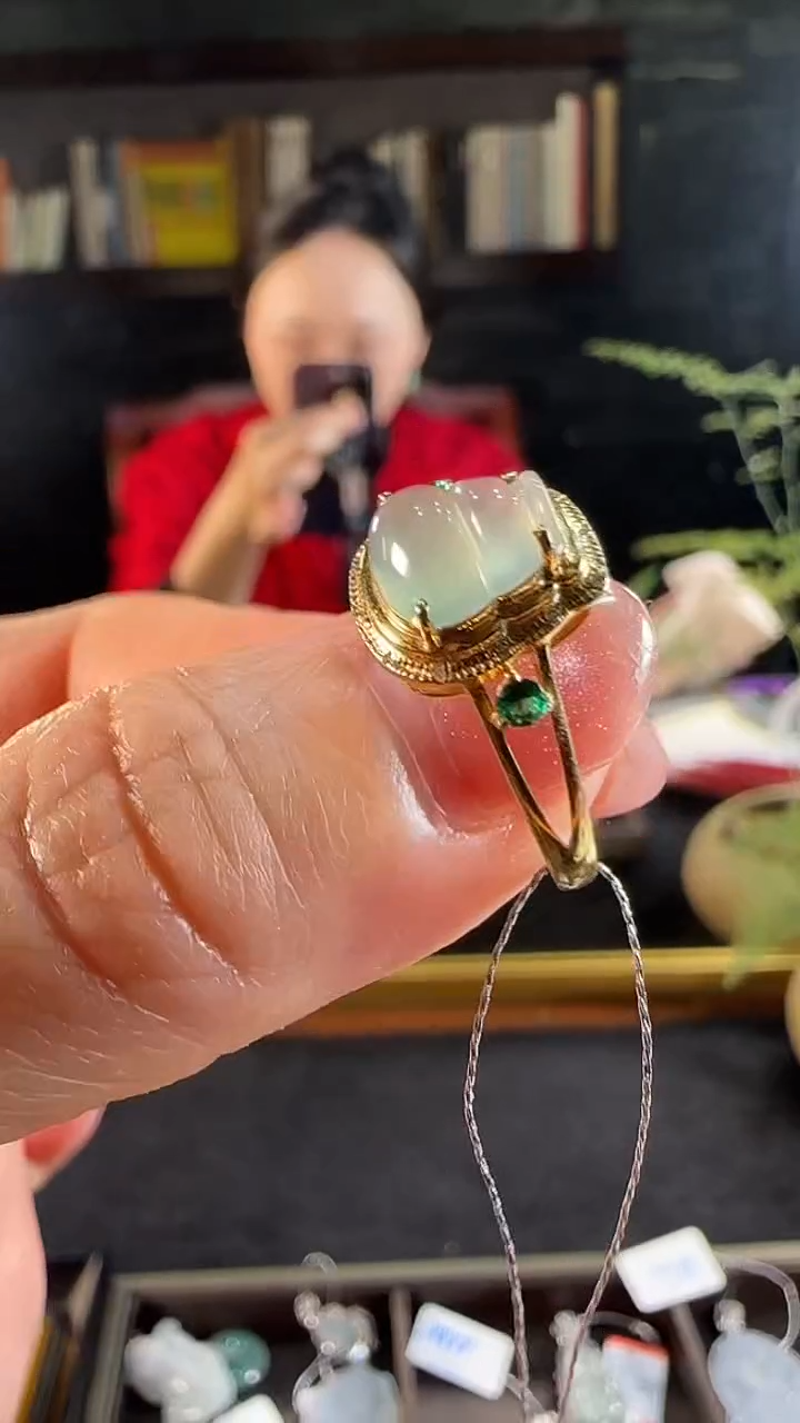 【闪购商品】翡翠戒指18K金镶嵌天然缅甸翡翠晴底冰葫芦戒指