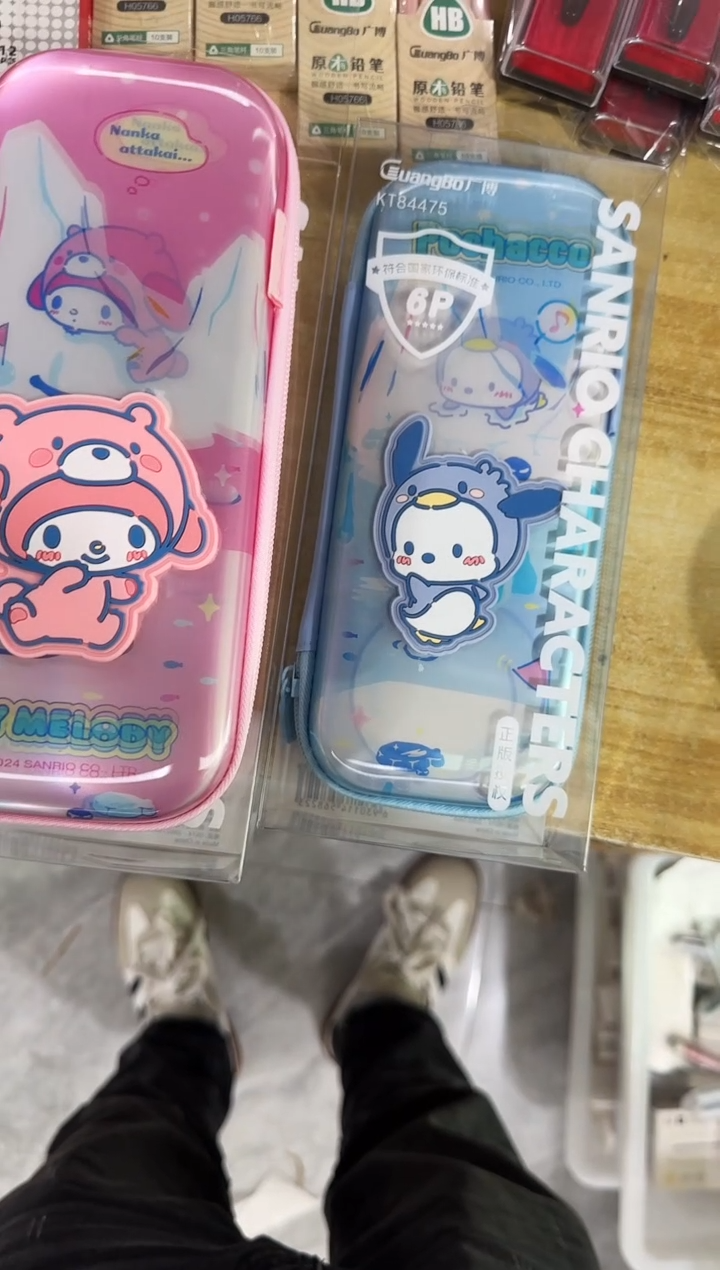 三丽鸥 - 滴塑光栅笔盒1个 款式自行备注