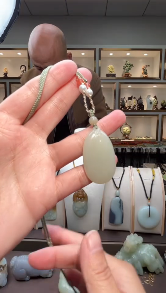 颈饰未镶嵌和田玉苏