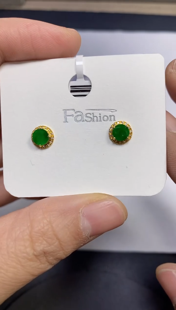 18K金镶嵌翡翠耳饰18K金镶嵌 翡翠 耳饰