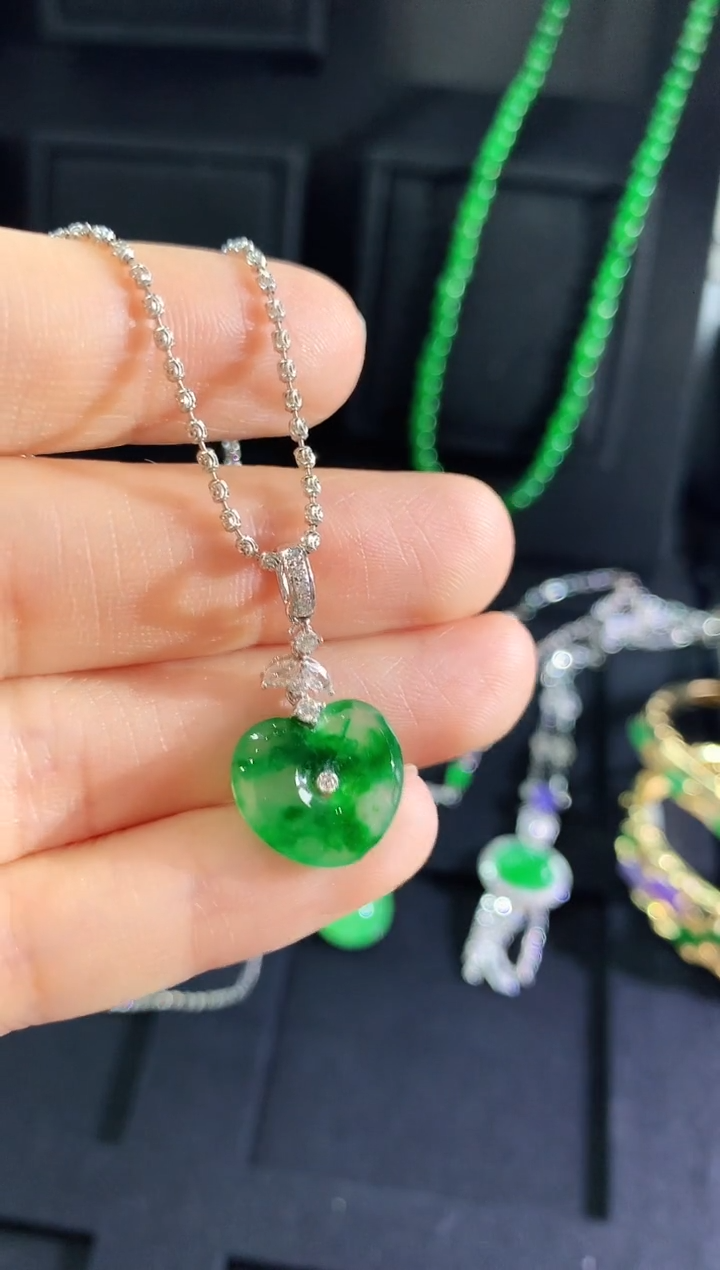 【闪购商品】翡翠吊坠(不含链)18K金镶嵌吊坠