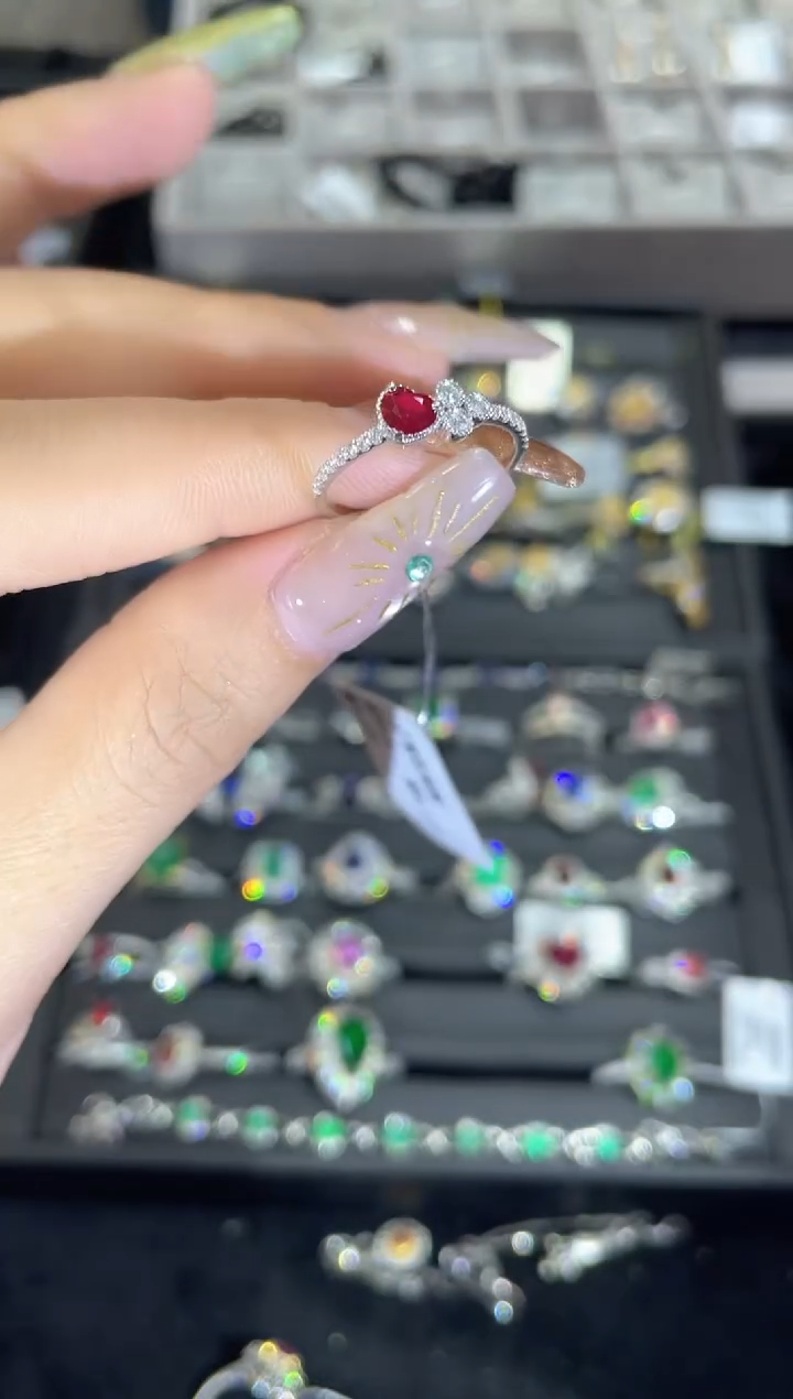 18K金镶嵌戒指红宝石戒指YT