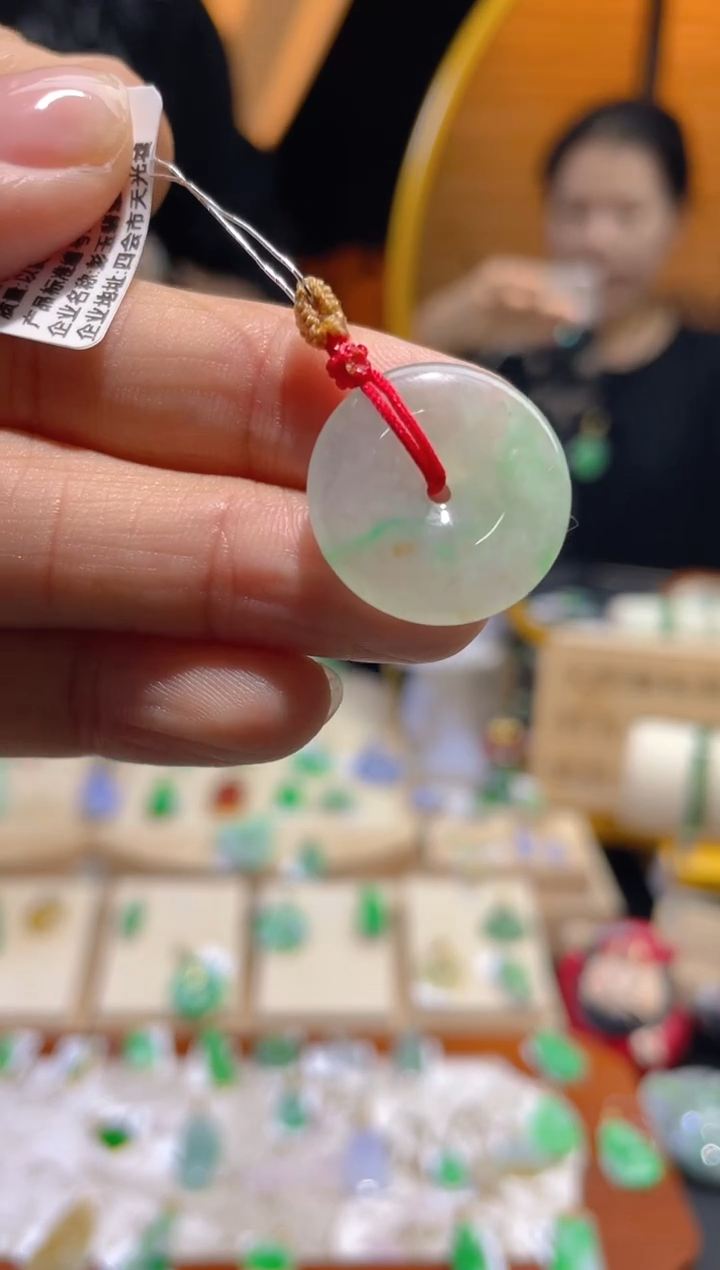 【闪购商品】翡翠颈饰未镶嵌假一赔三