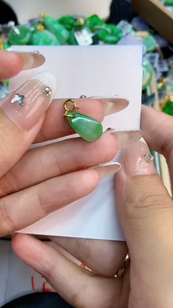 翡翠未镶嵌吊坠(不含链)1