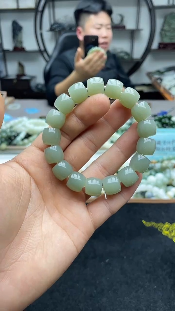 未镶嵌手串和田玉于阗青白13直切（有黑点介意勿拍）