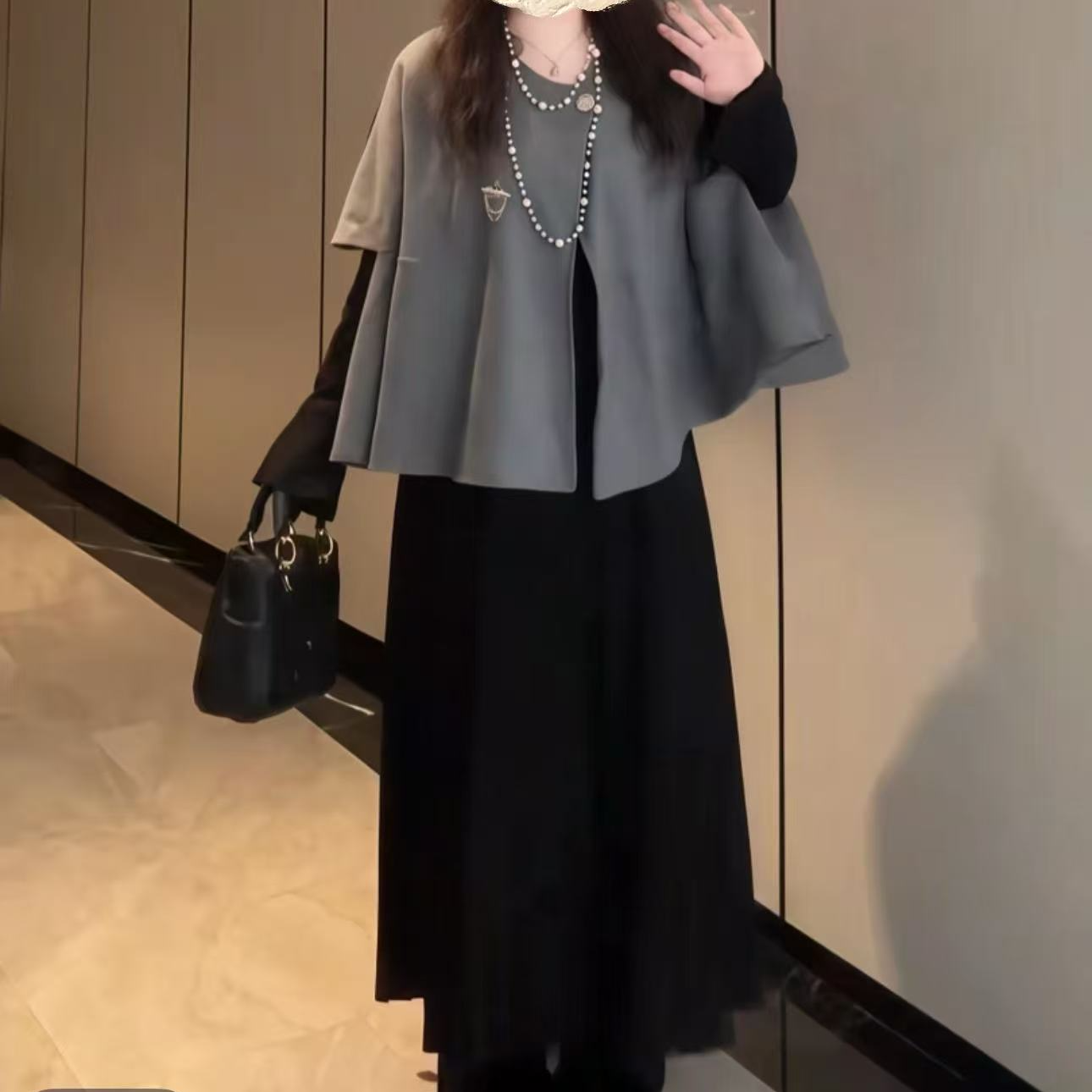 早秋大码韩系气质减龄黑色连衣裙灰色长袖斗篷外套两件套