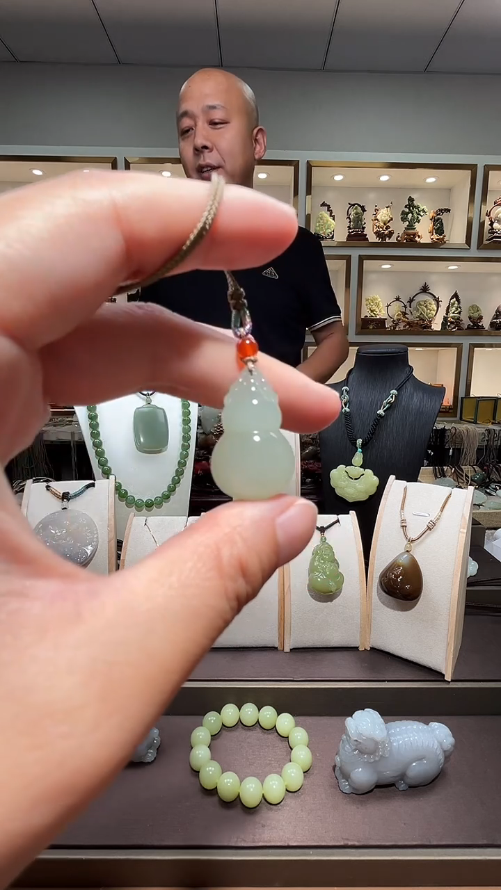 和田玉未镶嵌颈饰1