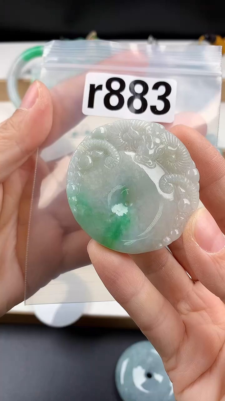 颈饰未镶嵌翡翠瑞*天然翡翠吊坠挂件