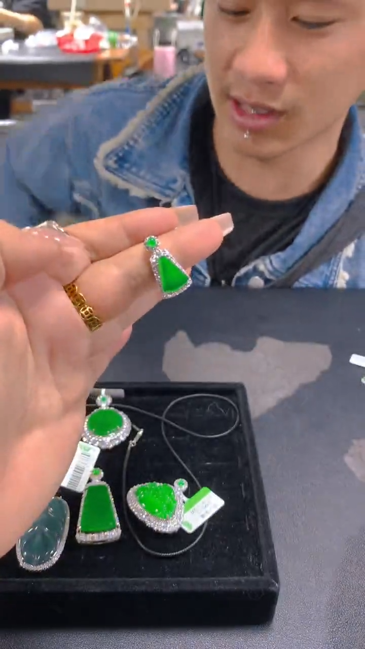 【闪购商品】翡翠吊坠(赠链)银S925镶嵌0011545574多样性发一