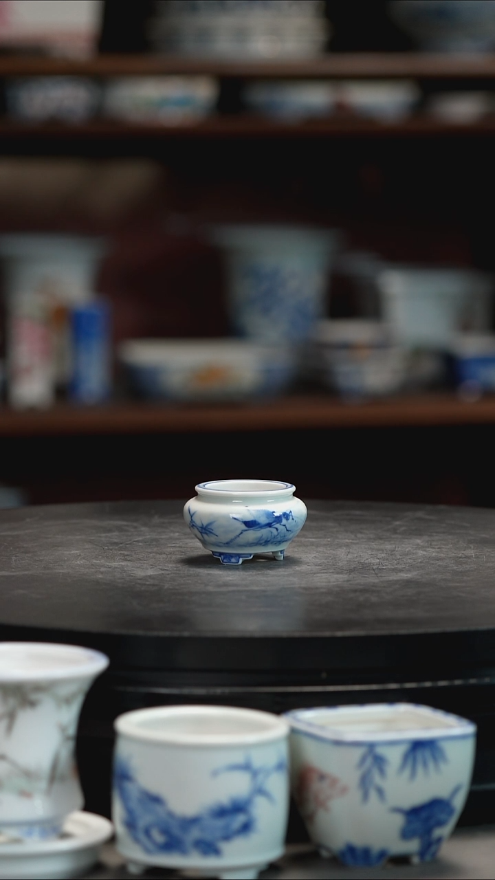 釉下青花手绘盆跳*釉下青花手绘盆