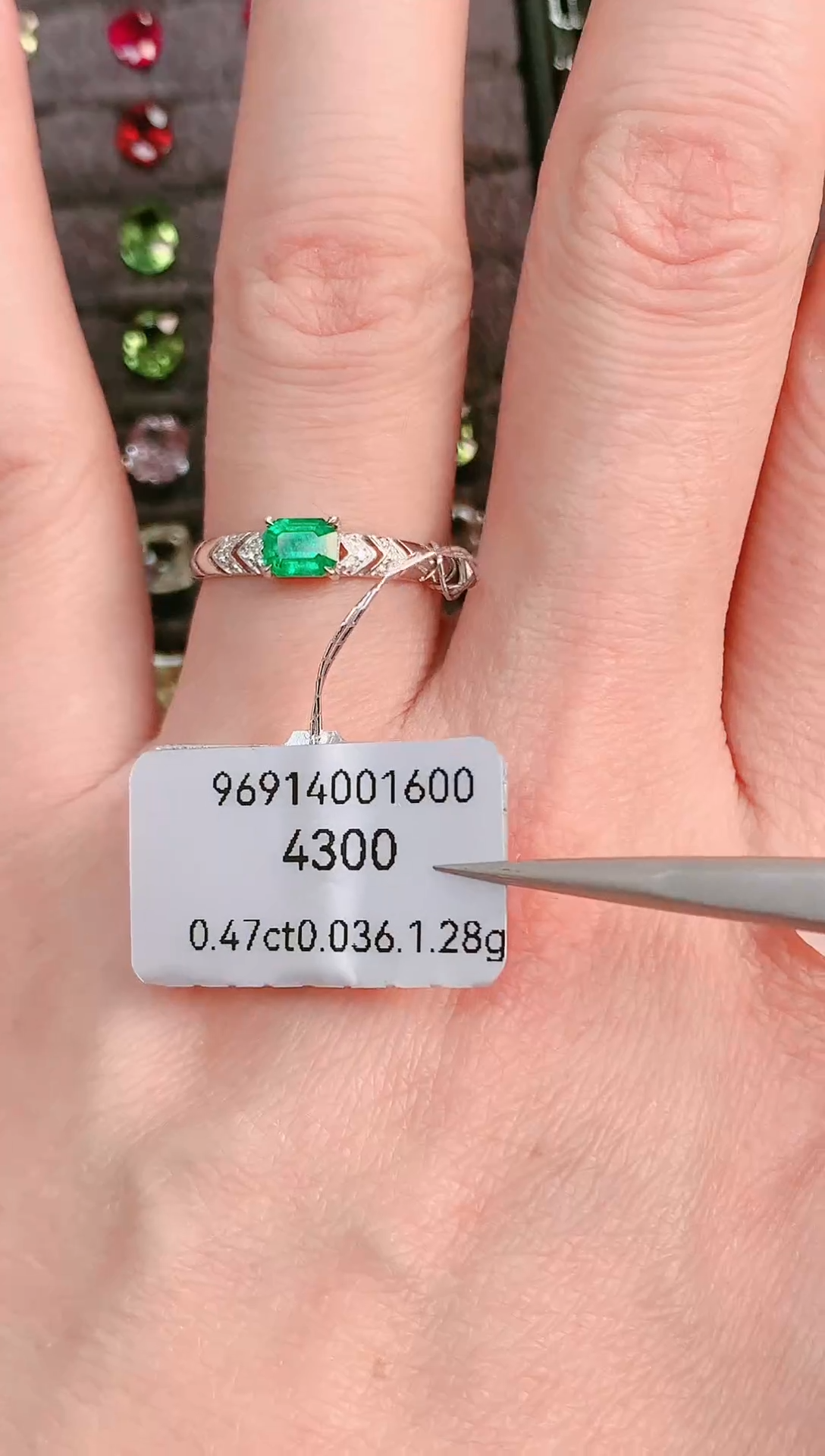 18K金镶嵌戒指祖母绿1.28g