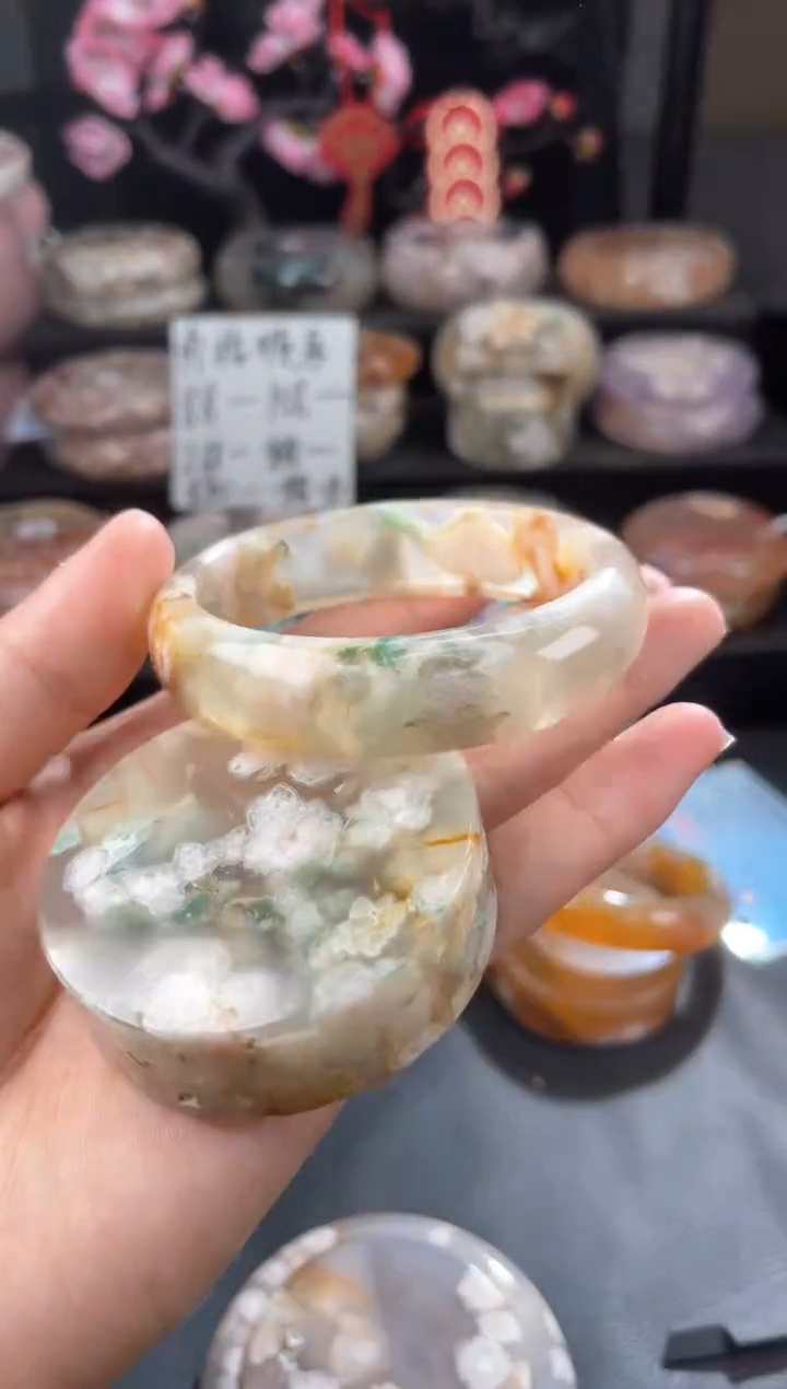 【闪购商品】石英质玉手镯未镶嵌59