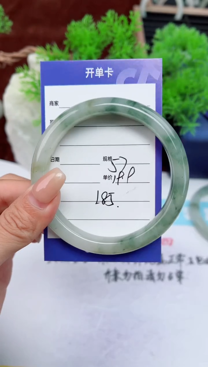 【闪购商品】石英质玉手镯未镶嵌185