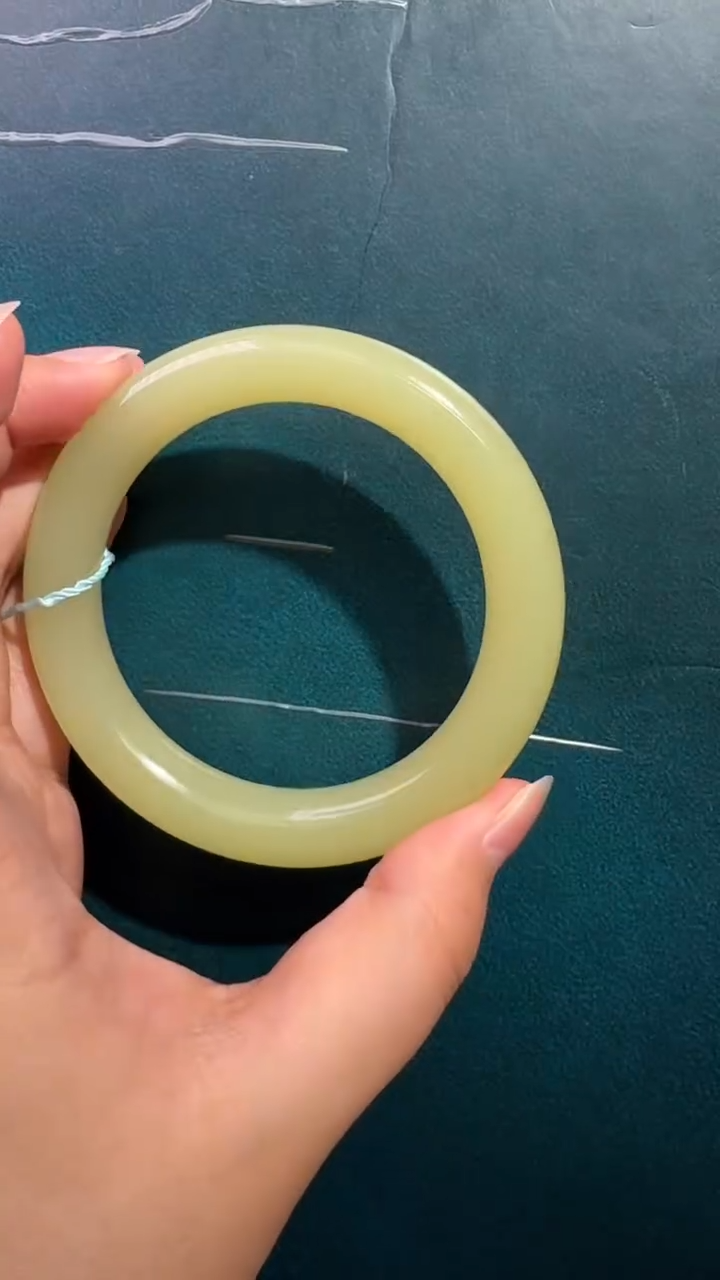 未镶嵌手镯和田玉手镯