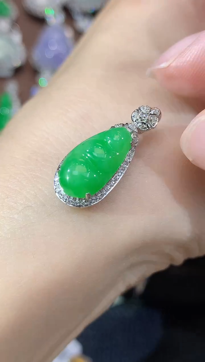 吊坠(不含链)18K金镶嵌翡翠A58