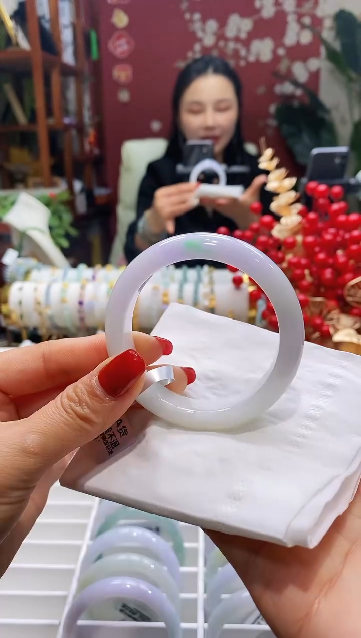 【闪购商品】翡翠手镯未镶嵌134圈口52-54/12.6*8.4