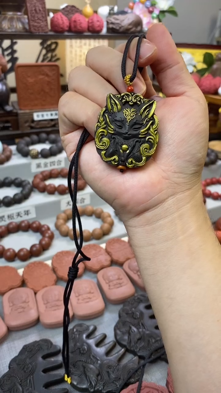 泥塑微瑕玄境龙涎合香牌-狐狸