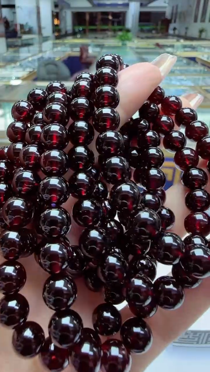 未镶嵌手串石榴石（紫牙乌）多样性发其一