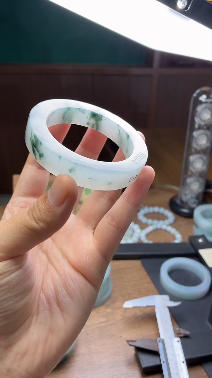 未镶嵌手镯定制翡翠粉**儿定制