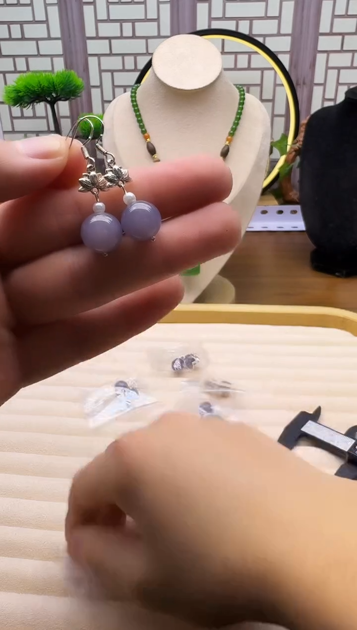 银S925镶嵌和田玉耳饰E181      