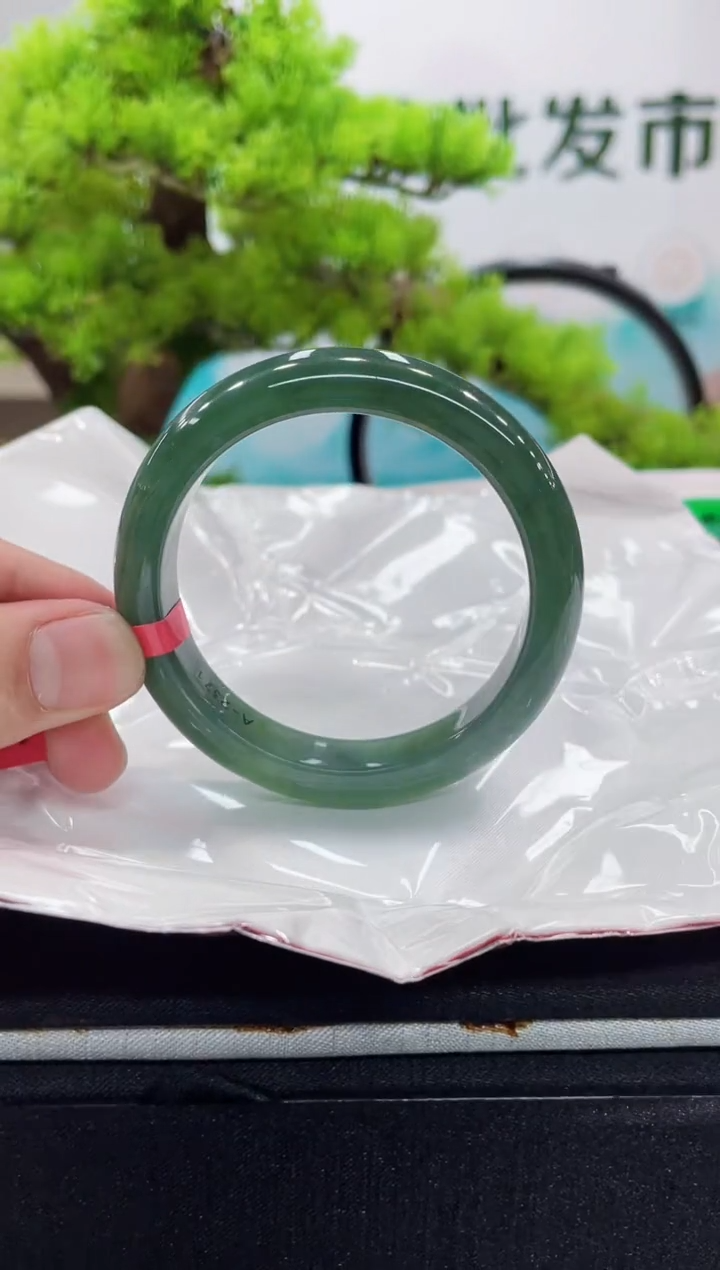 【闪购商品】翡翠手镯未镶嵌手镯