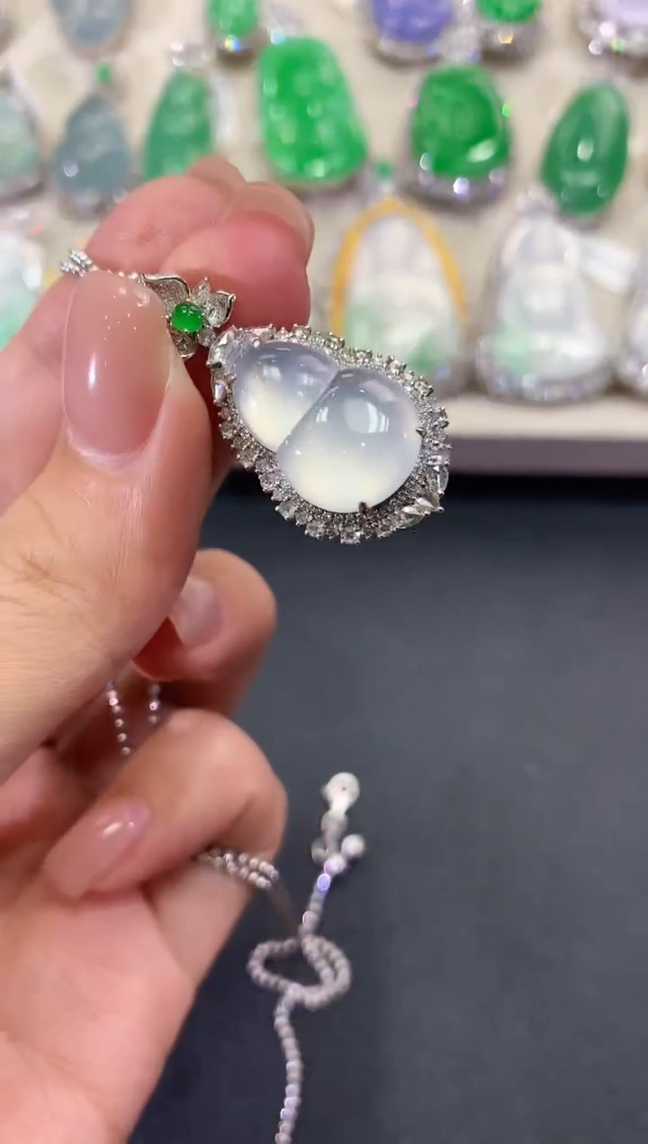 【闪购商品】翡翠吊坠(不含链)18K金镶嵌q66     