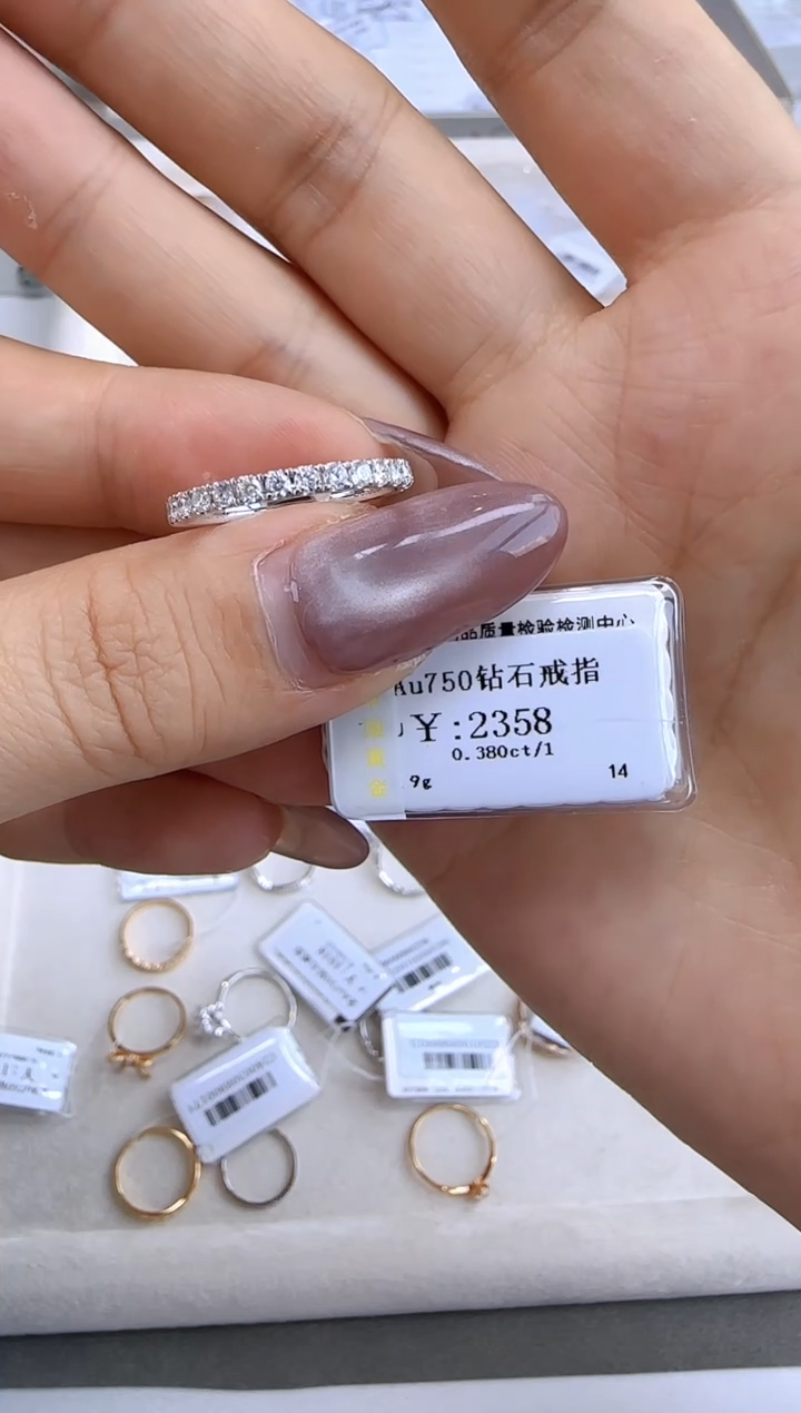 【闪购商品】钻石戒指/指环18K金镶嵌212800