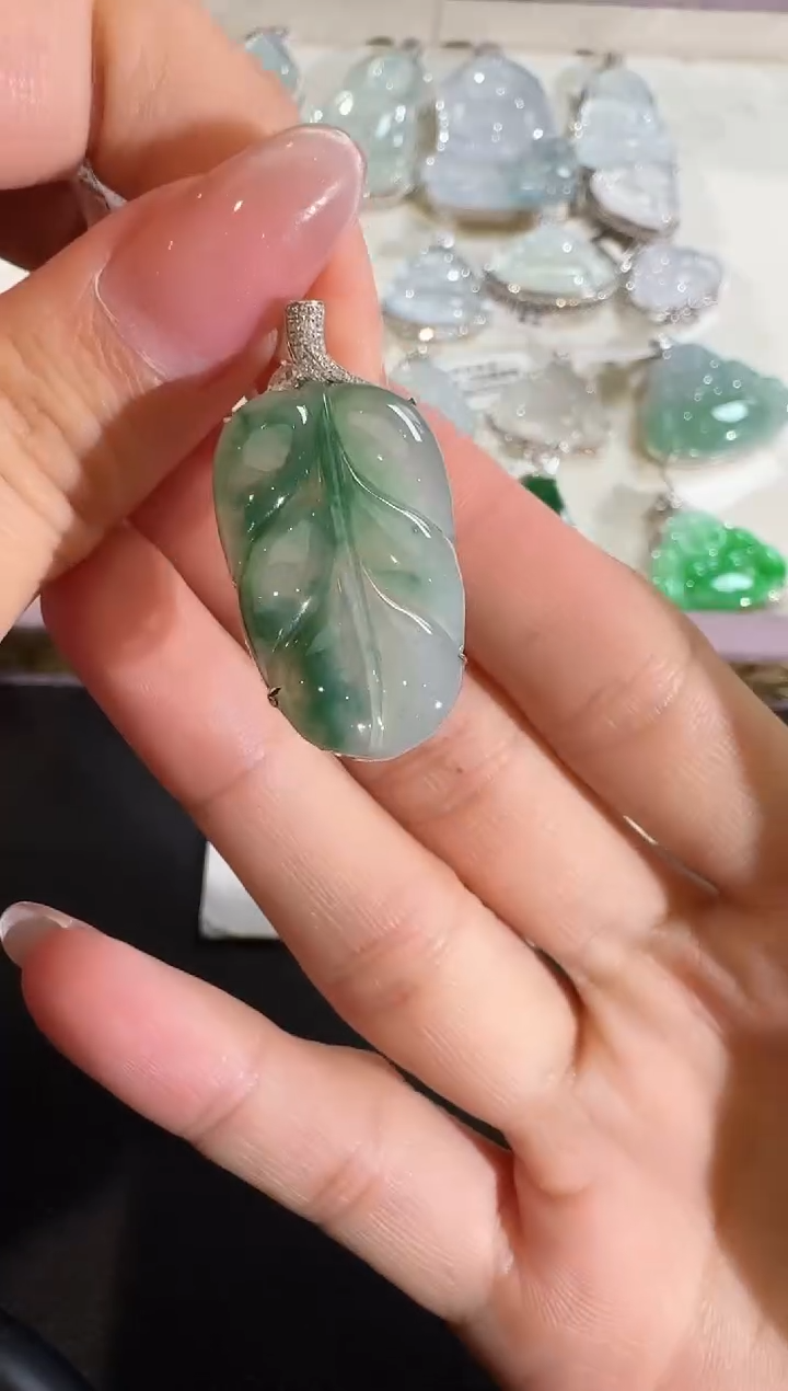 【闪购商品】翡翠吊坠(不含链)18K金镶嵌【源头工厂】钻石镶嵌