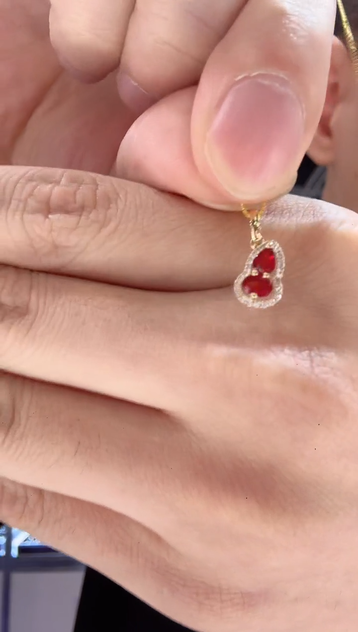 【闪购商品】红宝石颈饰18K金镶嵌HKT04238