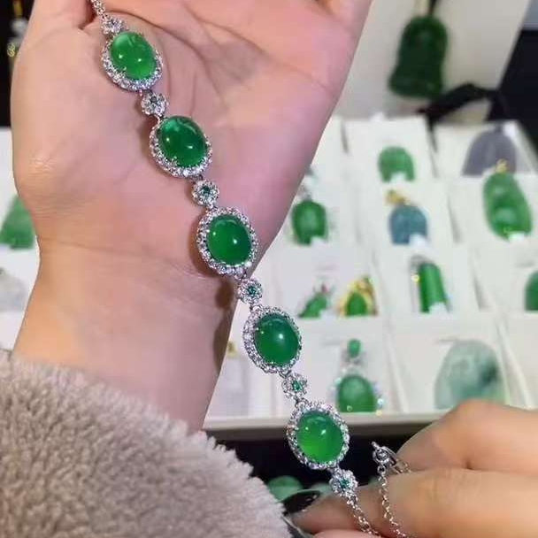 翡翠银镶嵌手链满绿色