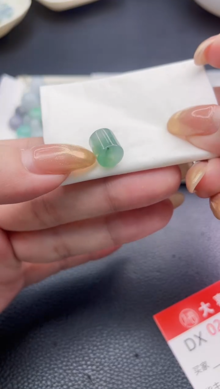 未镶嵌定制翡翠牛?珠子