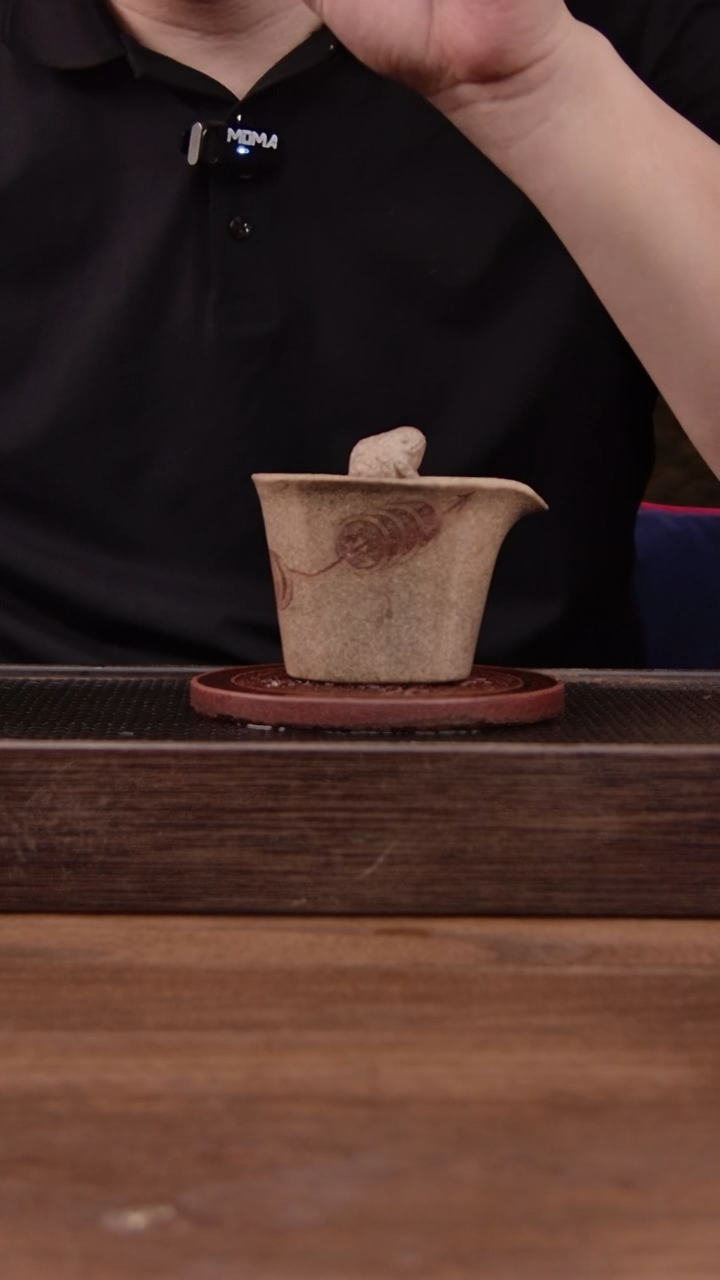 茶壶紫砂还原烧手抓金蟾汉瓦120CC  微瑕