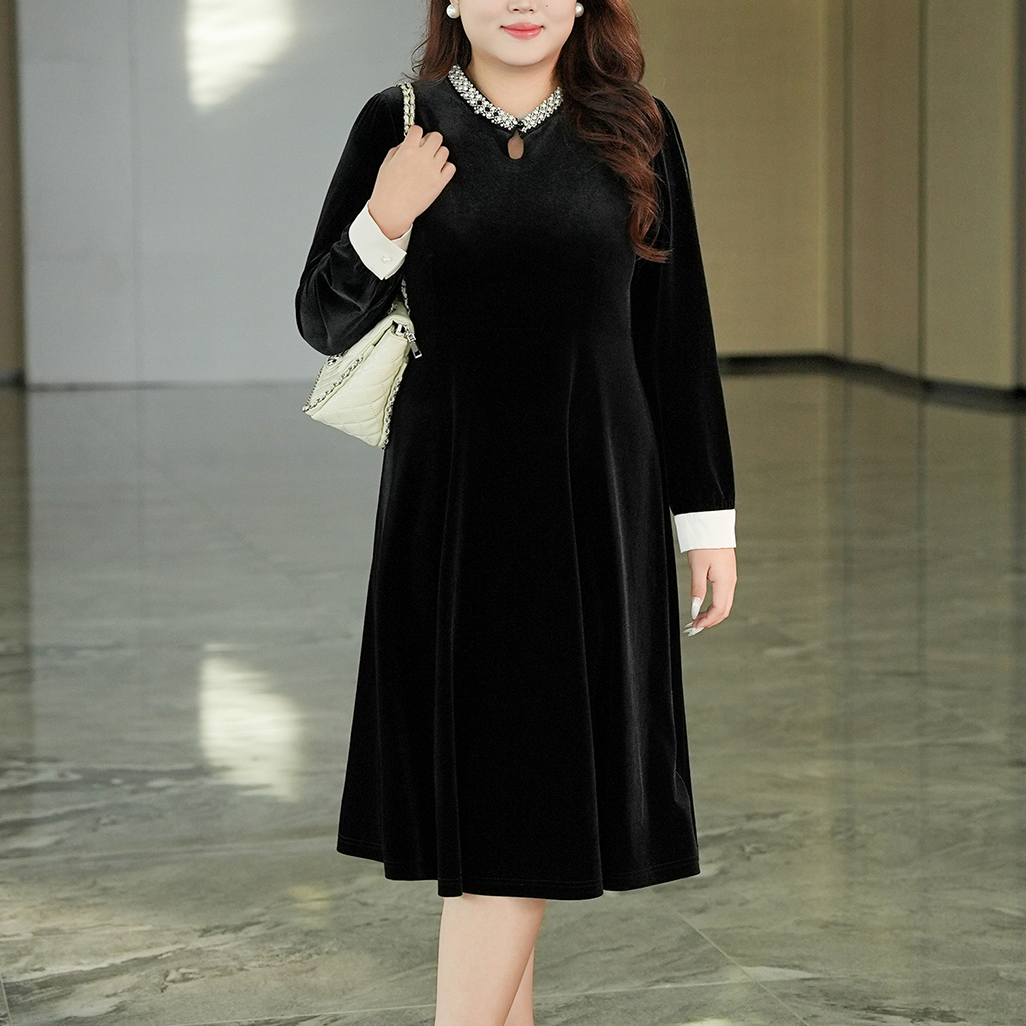 MsShe大码女装2025新款秋装法式赫本风丝绒中长连衣裙D~X2509003