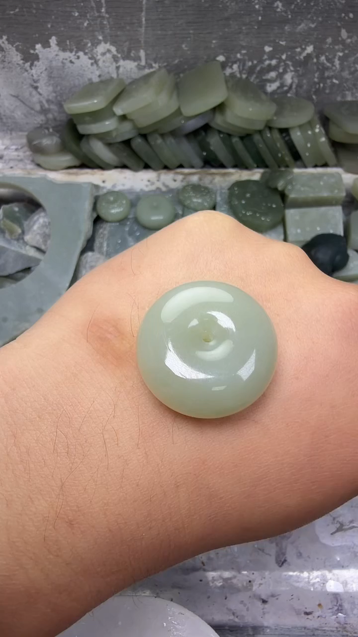 颈饰未镶嵌和田玉300平安扣