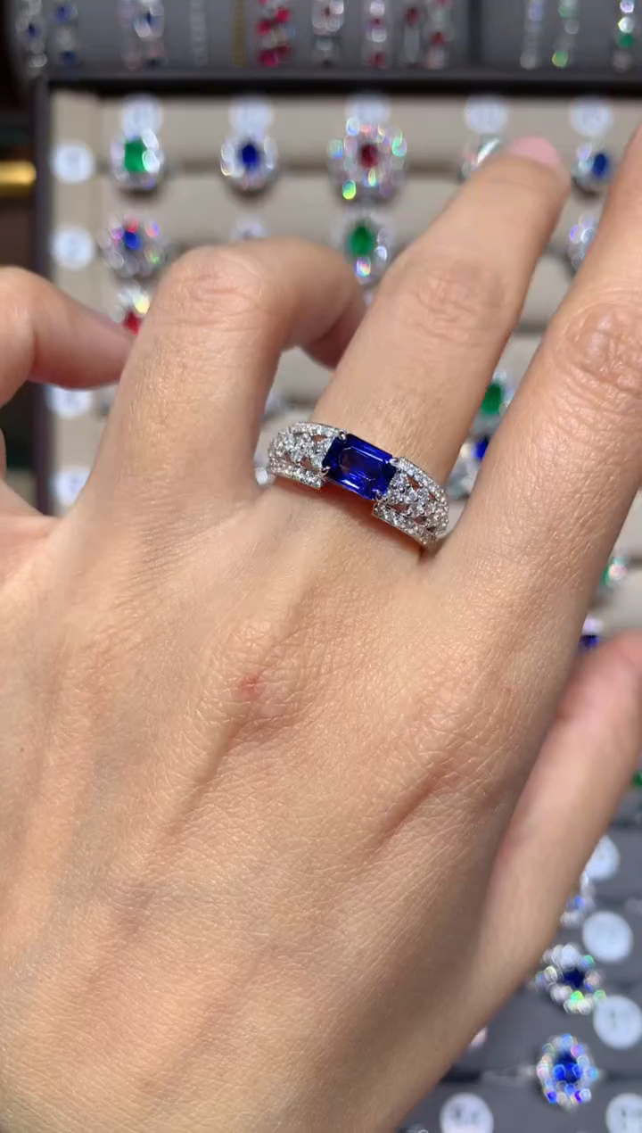 【闪购商品】蓝宝石戒指18K金镶嵌1.15CT