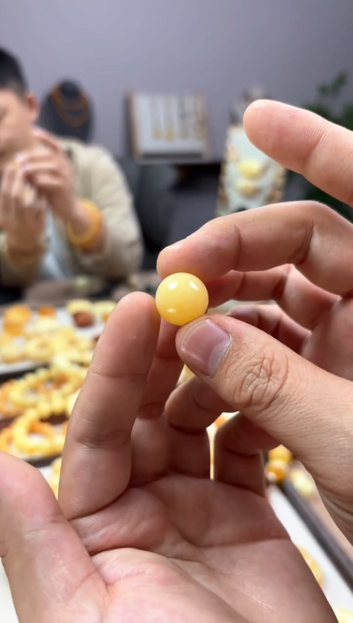 【闪购商品】蜜蜡裸石未镶嵌圆珠