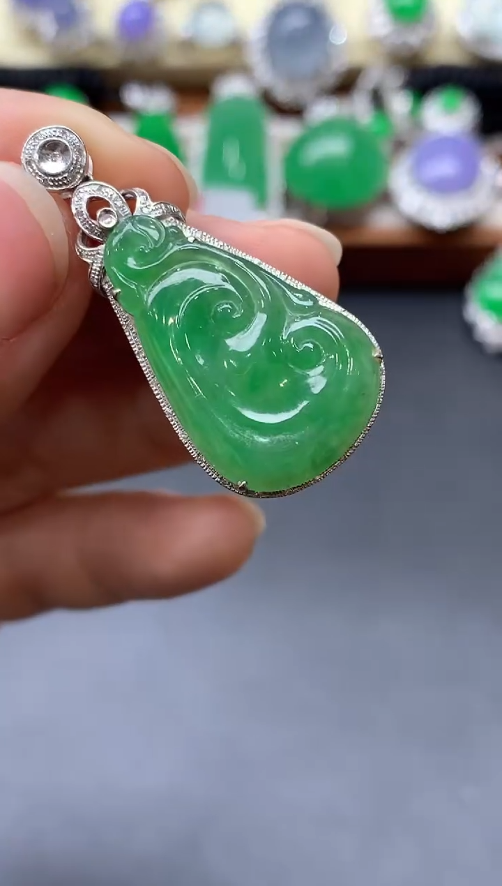 颈饰18K金镶嵌翡翠560-中国好珍宝