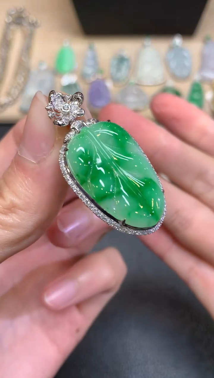 【闪购商品】翡翠颈饰18K金镶嵌叶子【无服务费】