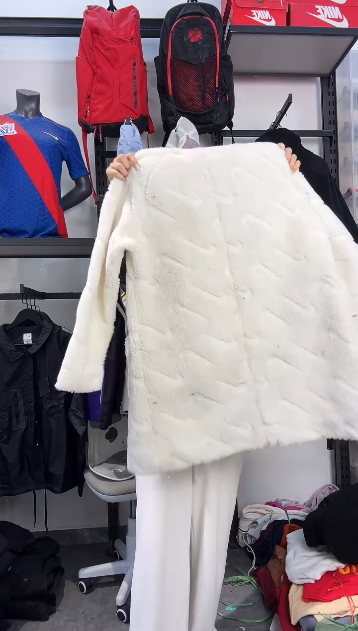 798编码 瑕疵款直播间过款为准 尺码M