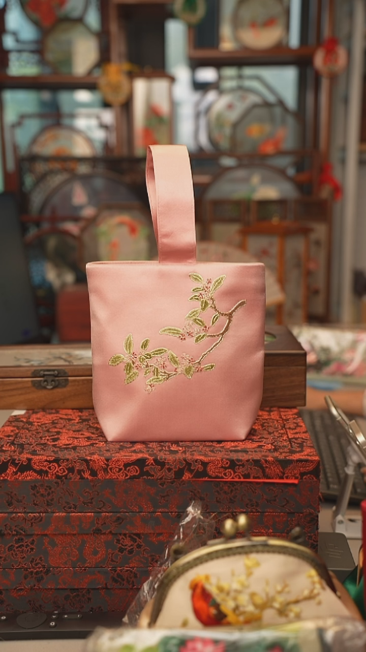 扇子苏绣作品手工豆腐包包